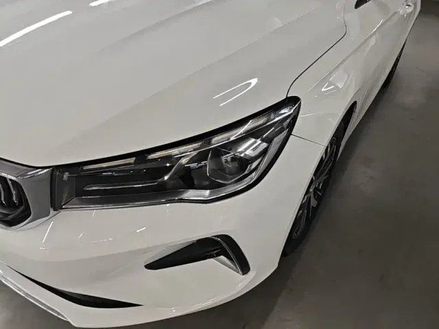 Geely Emgrand — Фото автомобиля 23