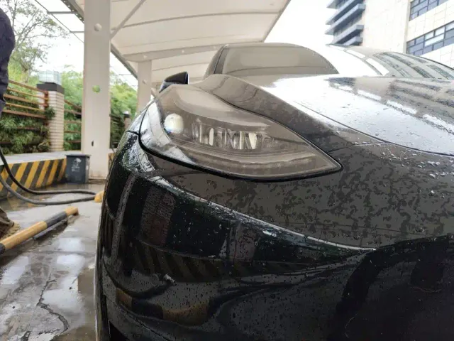 Tesla Model Y — Фото автомобиля 7