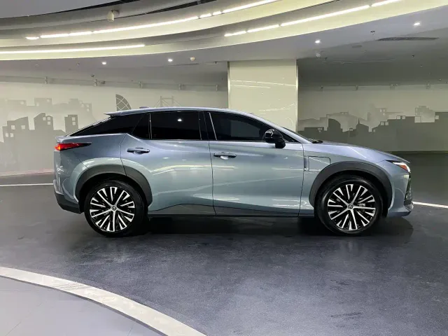 Lexus RZ — Фото автомобиля 7