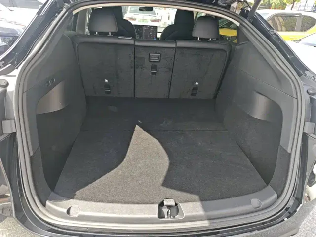 Tesla Model Y — Фото автомобиля 18