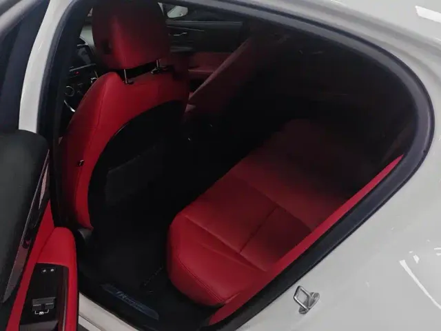 Jaguar XEL — Фото автомобиля 11