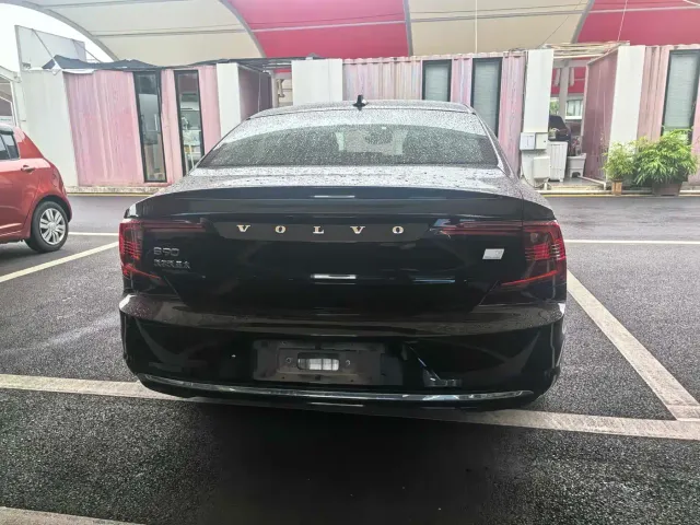 Volvo S90 — Фото автомобиля 9