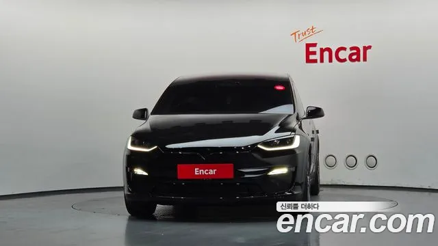 Tesla Model X — Фото автомобиля 3