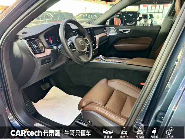 Volvo XC60 — Фото автомобиля 12