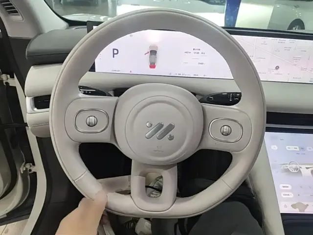 IM Motors LS6 — Фото автомобиля 10