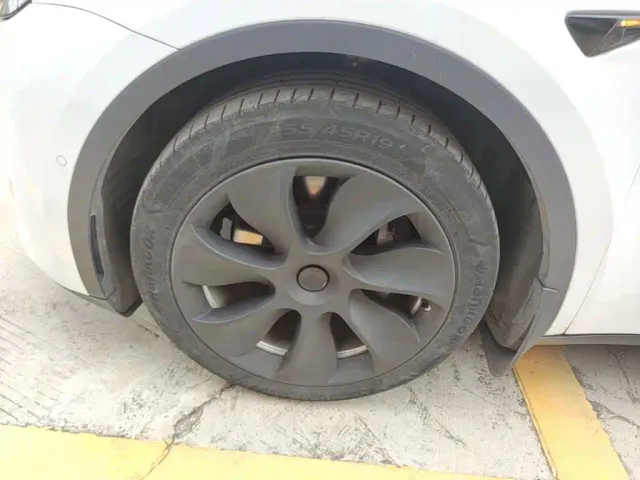 Tesla Model Y — Фото автомобиля 22
