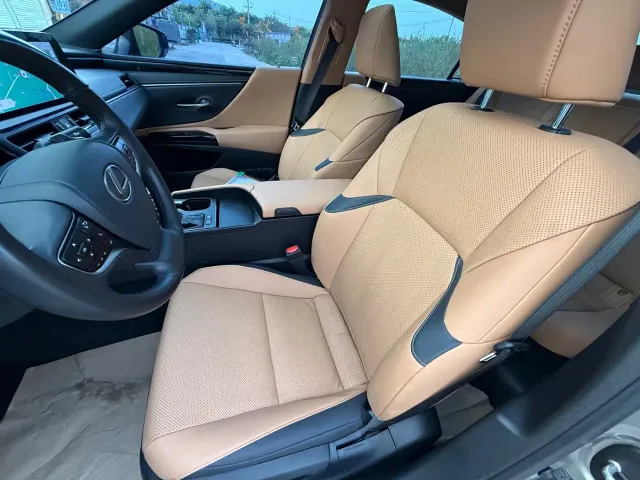 Lexus ES — Фото автомобиля 8