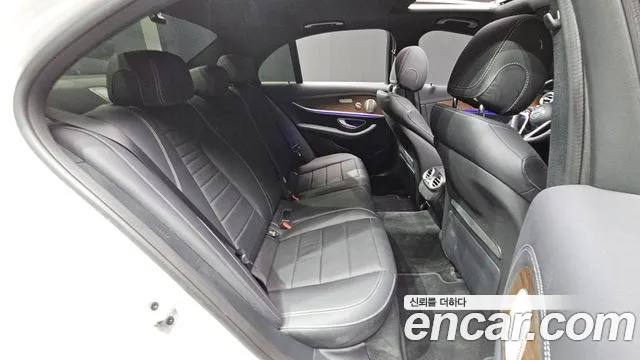 Mercedes-Benz E-Class — Фото автомобиля 8