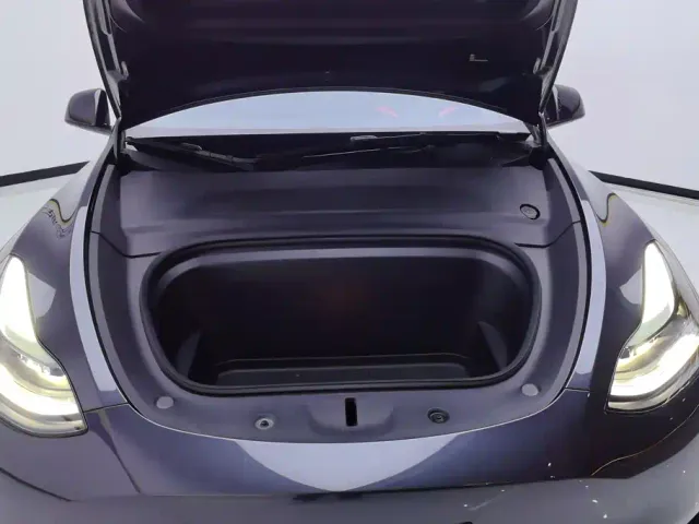 Tesla Model Y — Фото автомобиля 10