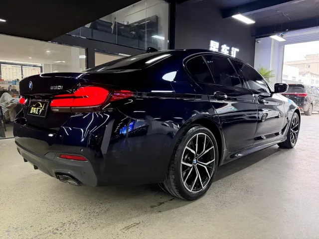 BMW 5 Series — Фото автомобиля 13