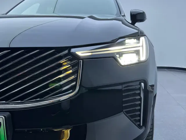 Volvo XC90 — Фото автомобиля 24