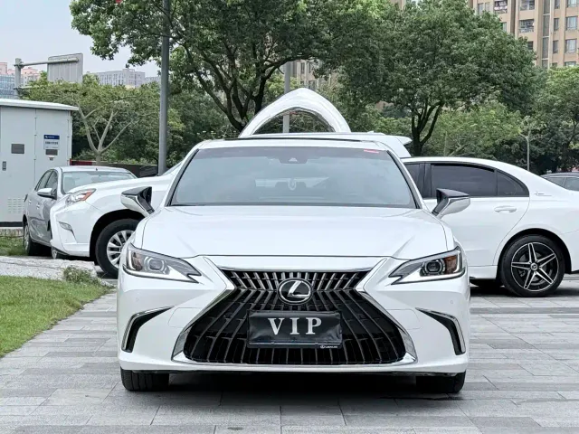 Lexus ES — Фото автомобиля 2