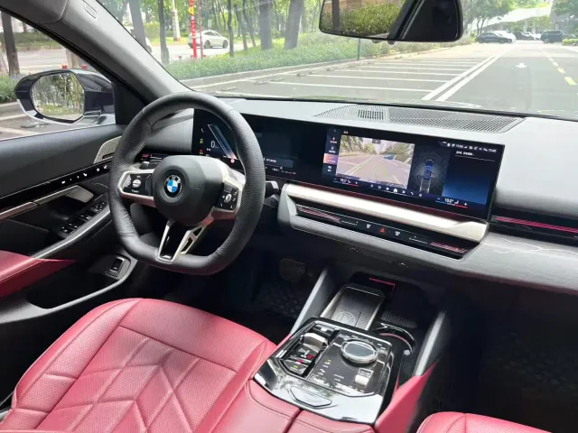 BMW 5 Series — Фото автомобиля 5