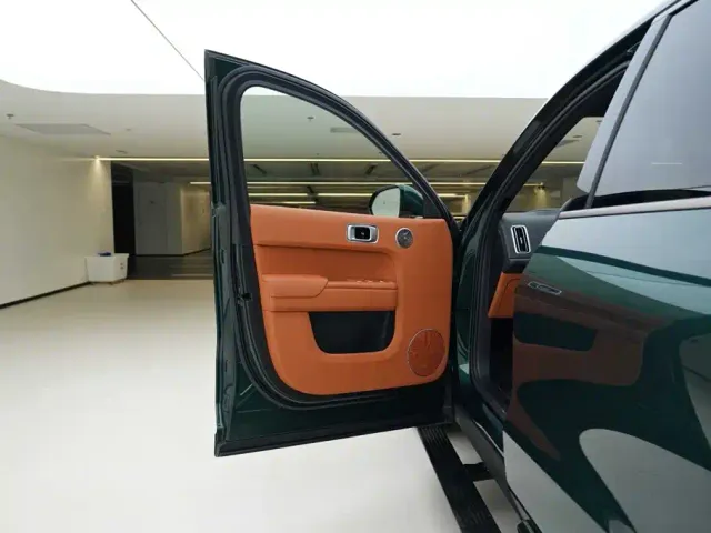 Li Auto L9 — Фото автомобиля 16