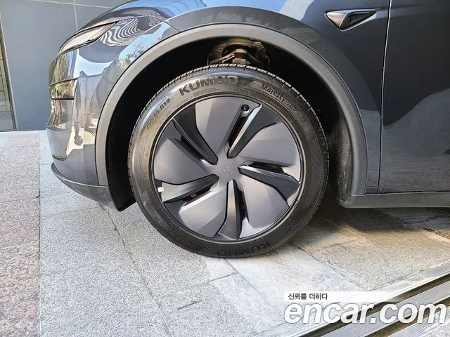 Tesla Model Y — Фото автомобиля 20