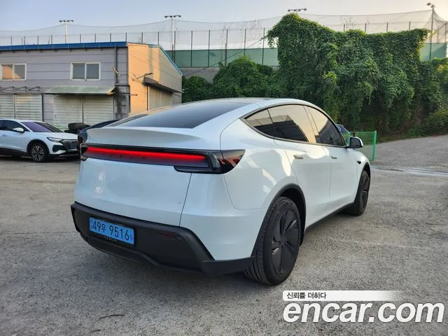 Tesla Model Y — Фото автомобиля 2