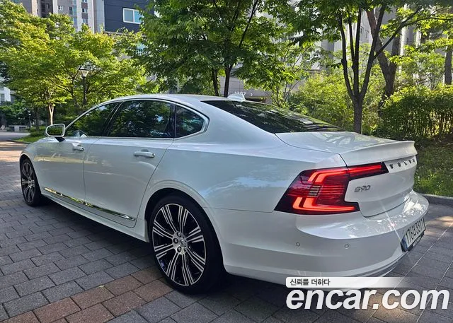 Volvo S90 — Фото автомобиля 4