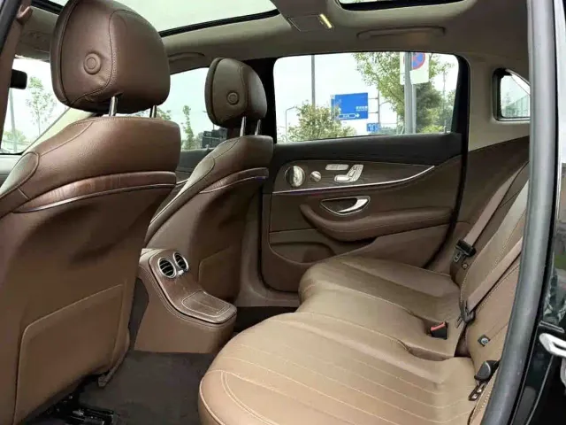Mercedes-Benz E-Class — Фото автомобиля 5