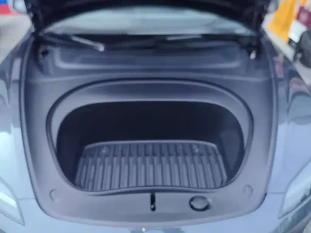Tesla Model 3 — Фото автомобиля 19