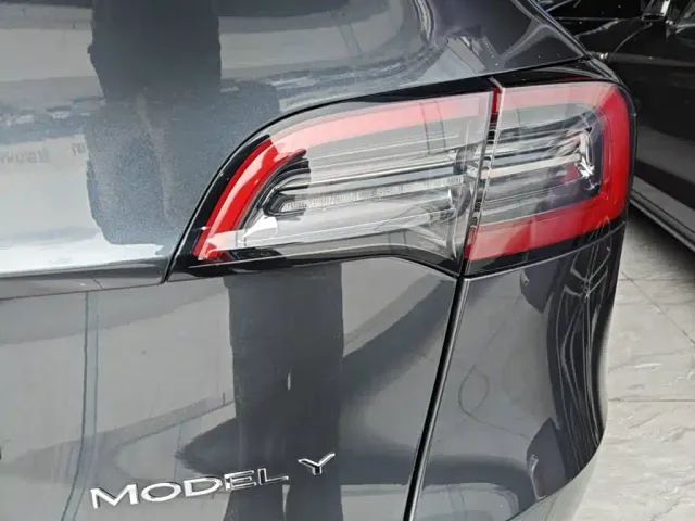 Tesla Model Y — Фото автомобиля 7
