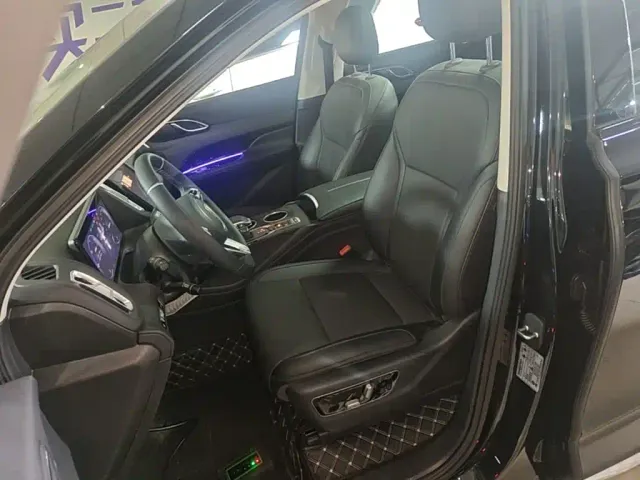 Hongqi HS3 PHEV — Фото автомобиля 14