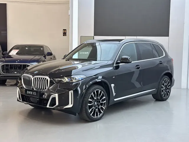 Фотография автомобиля — BMW X5
