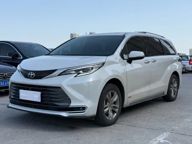 Фотография автомобиля — Toyota Sienna