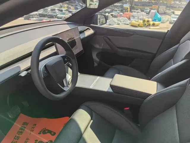 Tesla Model Y — Фото автомобиля 7