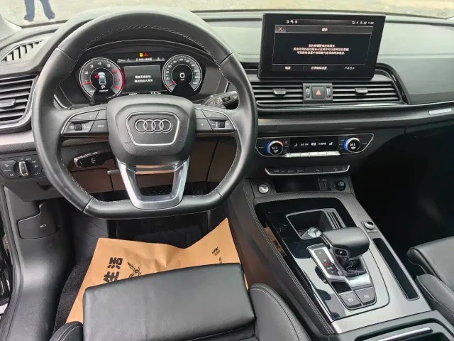 Audi Q5L — Фото автомобиля 10