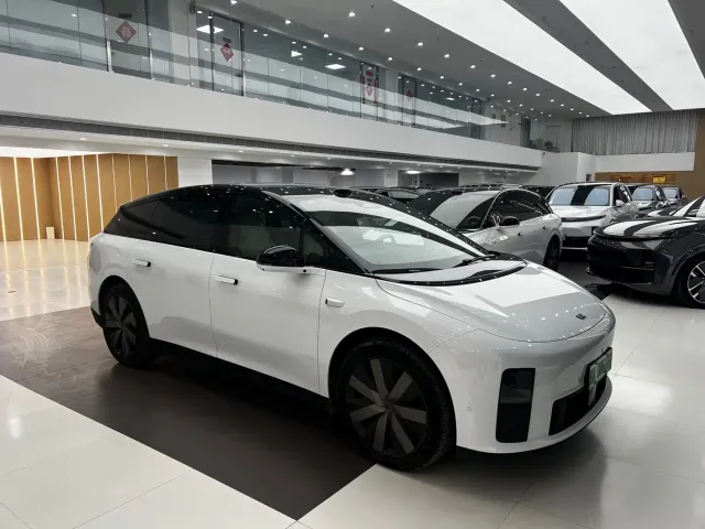 Li Auto i6 — Фото автомобиля 11