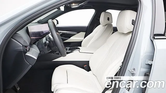 BMW 5 Series G60 — Фото автомобиля 15