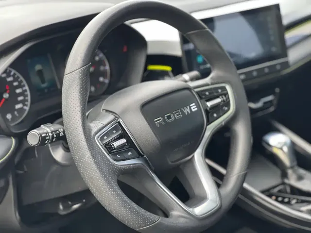 Roewe i5 — Фото автомобиля 16