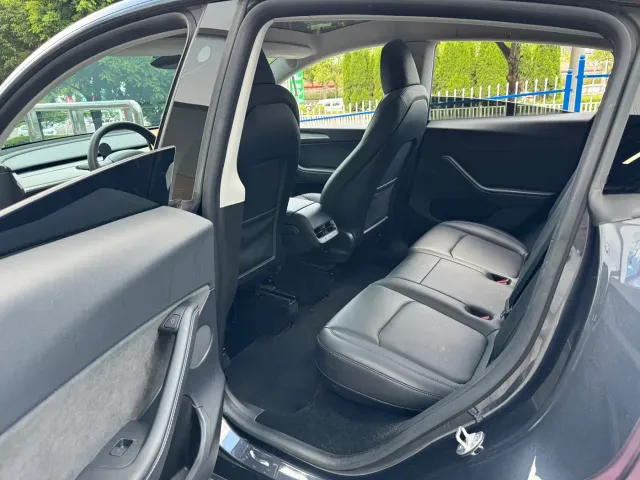 Tesla Model Y — Фото автомобиля 8