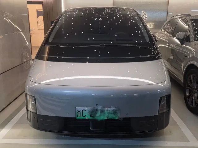 Li Auto MEGA — Фото автомобиля 2
