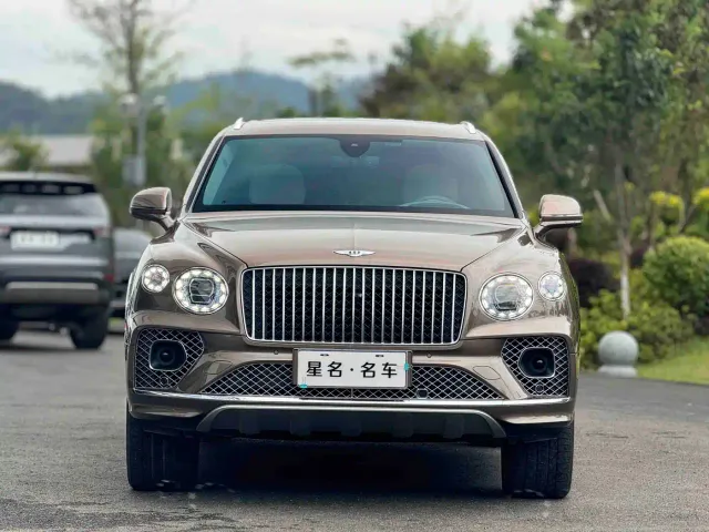 Bentley Bentayga — Фото автомобиля 2
