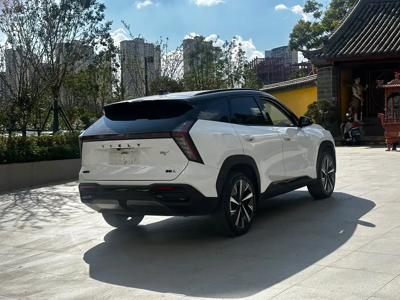 Geely Boyue L 2023 1.5TD DCT Premium — Фото автомобиля 12