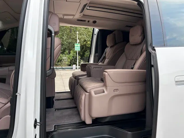 Li Auto MEGA — Фото автомобиля 13
