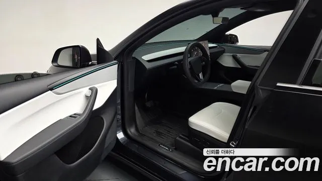 Tesla Model Y — Фото автомобиля 15