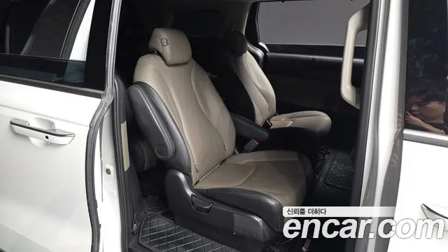 Kia Carnival Generation 4 — Фото автомобиля 17