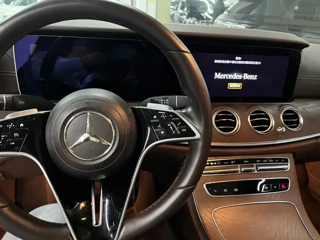 Mercedes-Benz E-Class — Фото автомобиля 4