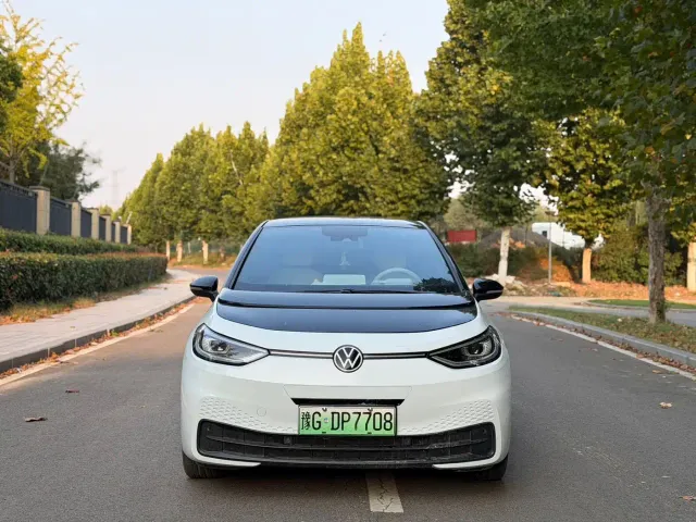 Volkswagen ID.3 — Фото автомобиля 2