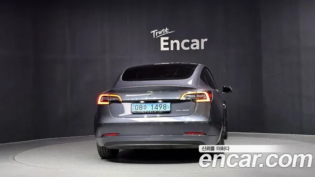 Tesla Model 3 — Фото автомобиля 4