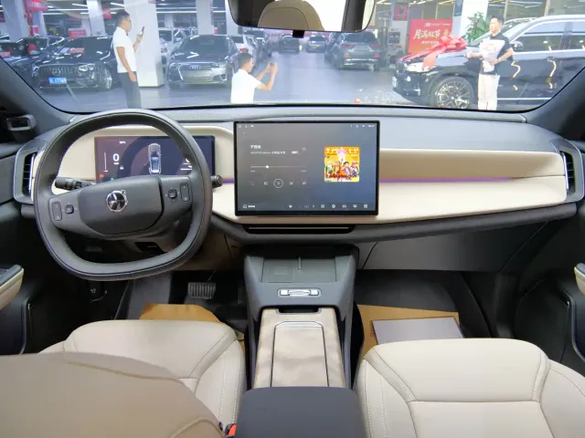 Volvo XC70 Plug-in Hybrid — Фото автомобиля 8