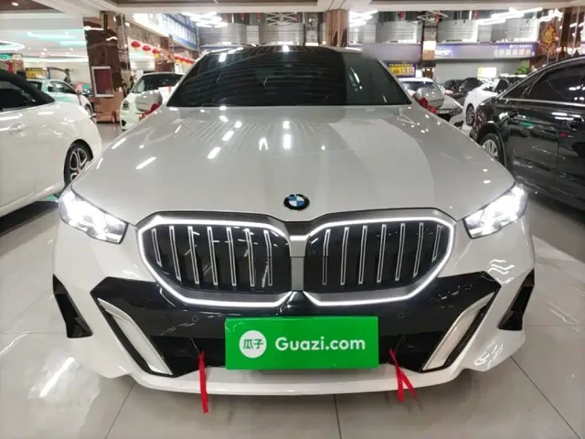 BMW 5 Series — Фото автомобиля 2