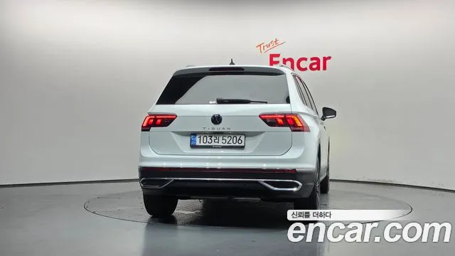 Volkswagen Tiguan Tiguan 2 поколение 2.0 TDI Premium — Фото автомобиля 3