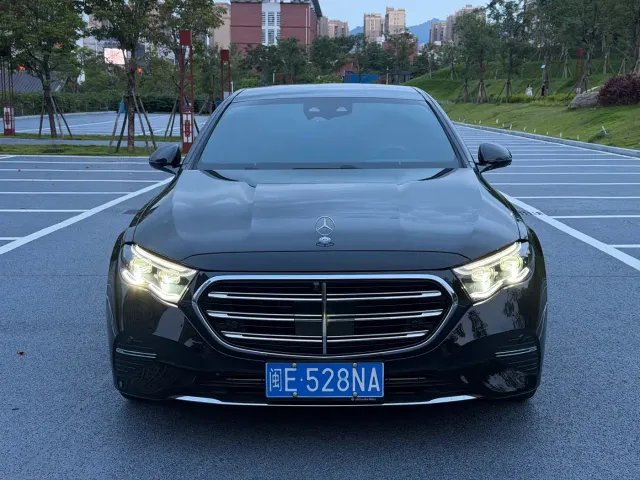 Mercedes-Benz E-Class — Фото автомобиля 2