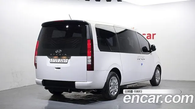 Hyundai Staria Staria L3.5 Инвалидная коляска Подъёмник/Slope — Фото автомобиля 2