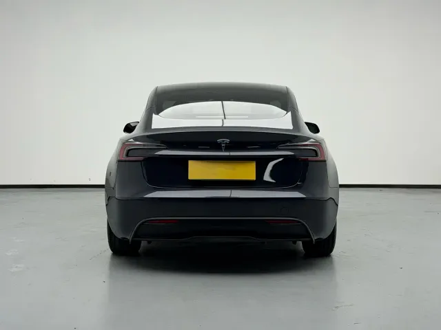 Tesla Model 3 — Фото автомобиля 3