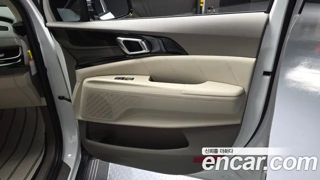 Kia Carnival Generation 4 — Фото автомобиля 23