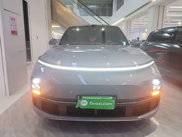 Li Auto L8 — Фото автомобиля 2